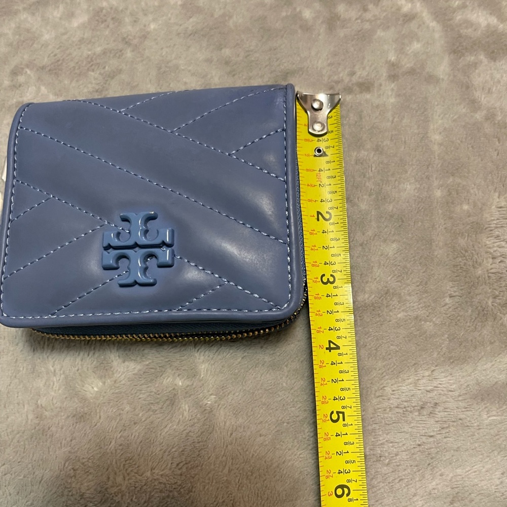 Tory Burch bi fold wallet - Picture 12 of 16